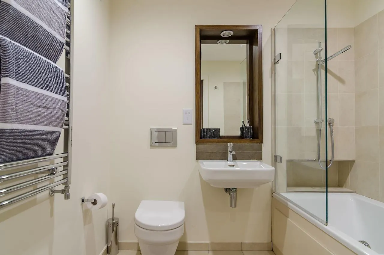 Custom House Square: Cathedral Quarter Apartman Belfast
